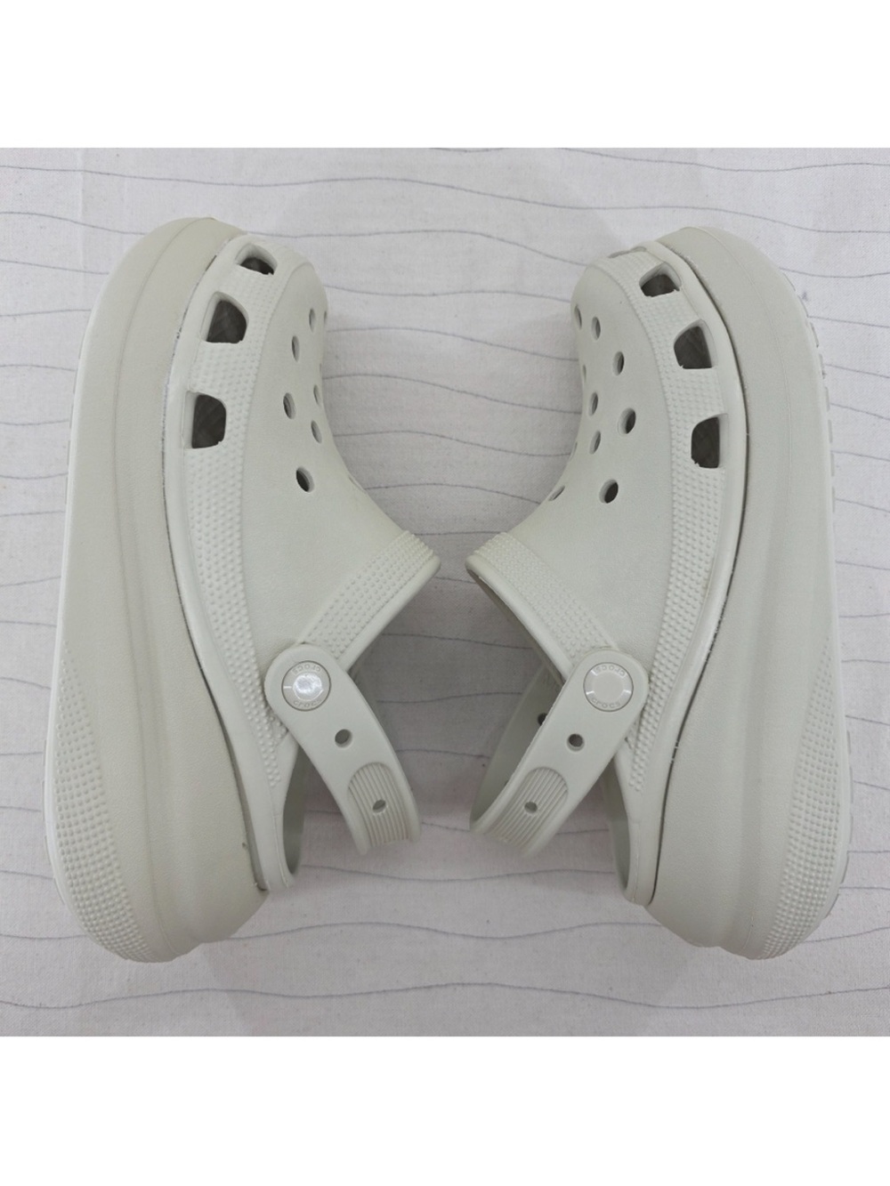 Crocs Womens Classic Crush Platform “Bone” Beige Slip On Clogs Shoes Size 8